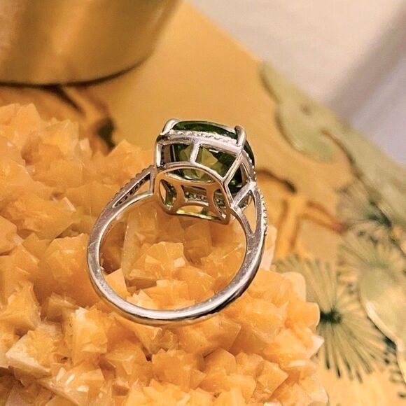 ♥️ Gorgeous 7ct peridot ring, size 8 sterling silver white sapphire halo - Picture 15 of 16